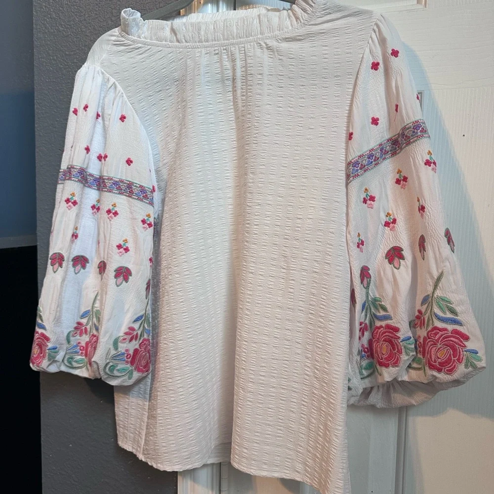 THML NWOT white embroidered puff sleeve shirt women’s small - Picture 2 of 5